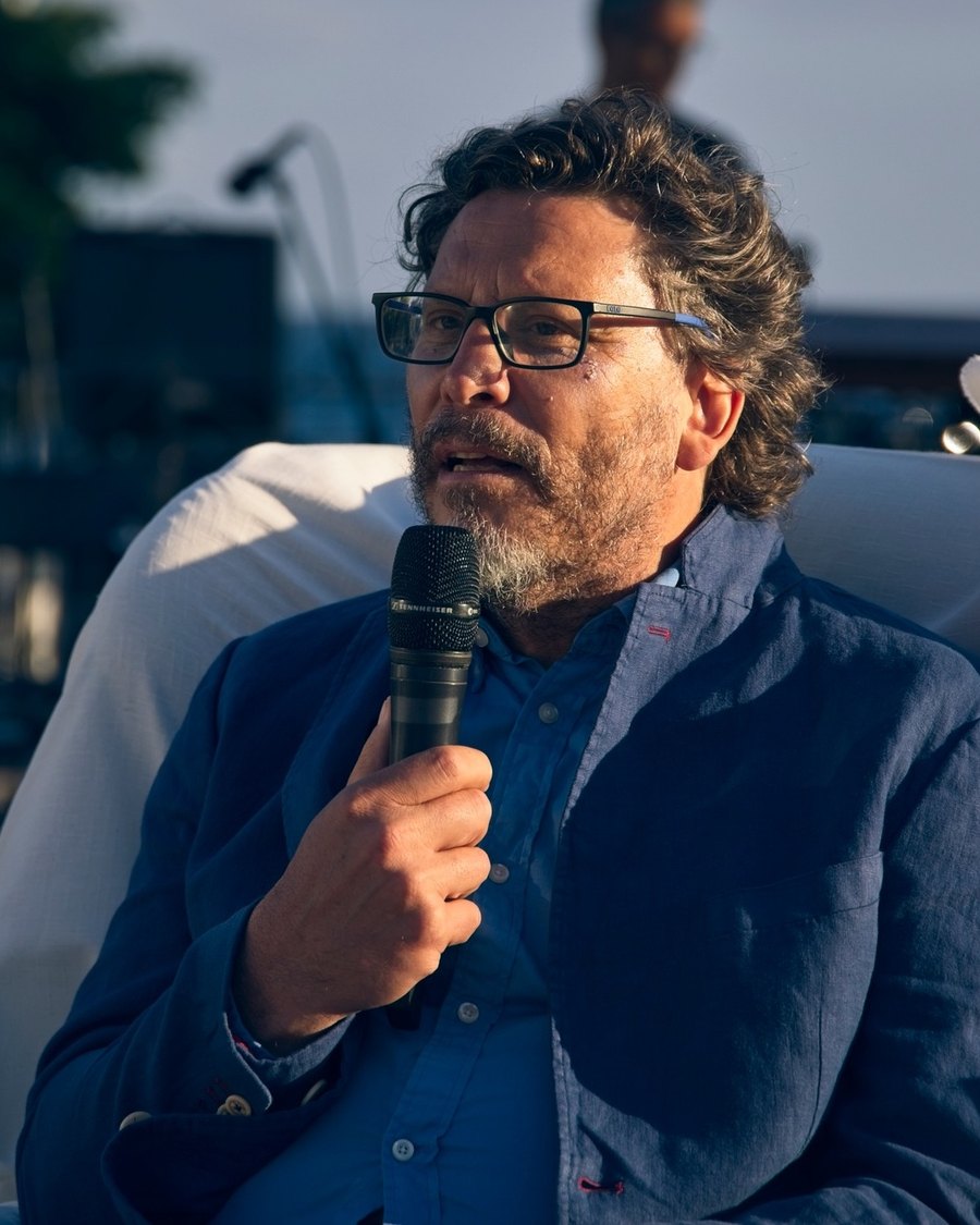 Claudio Ponce, consultor estratégico, autor y conferenciante, durante una intervención pública